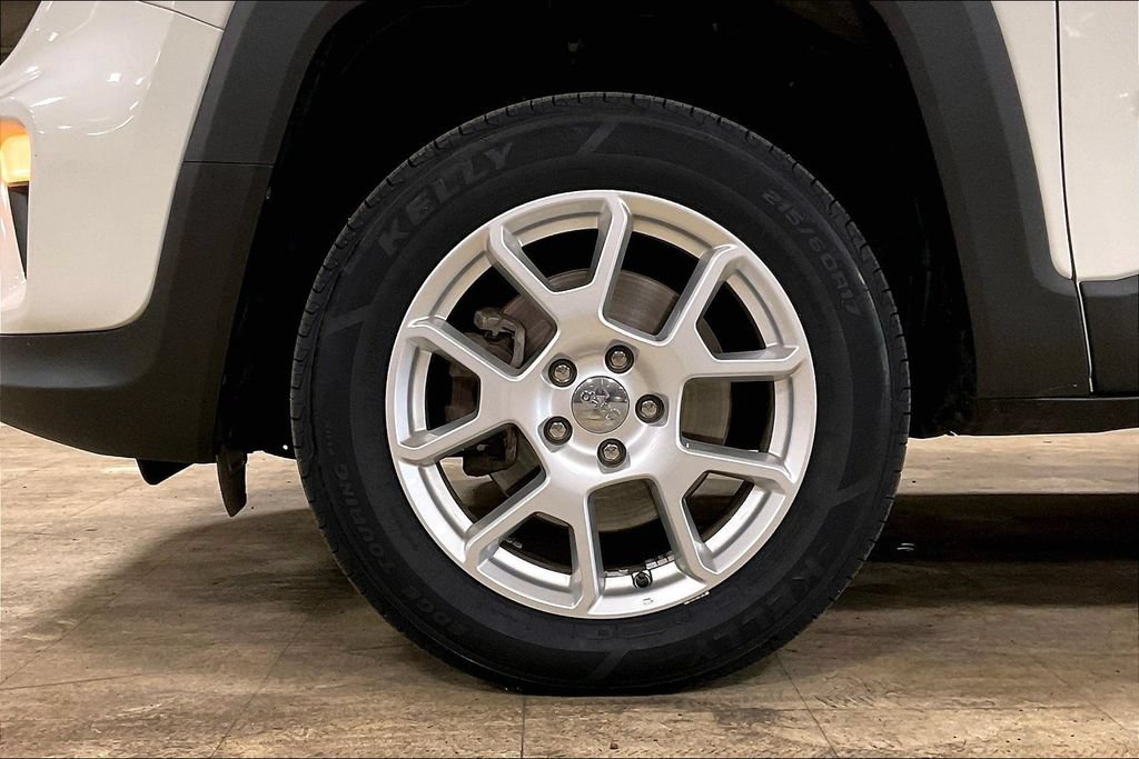 Used 2019 Jeep Renegade Latitude w/ Cold Weather Group AWD/4WD image 9