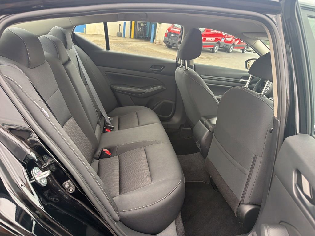 Used 2025 Nissan Altima 2.5 SV FWD image 40