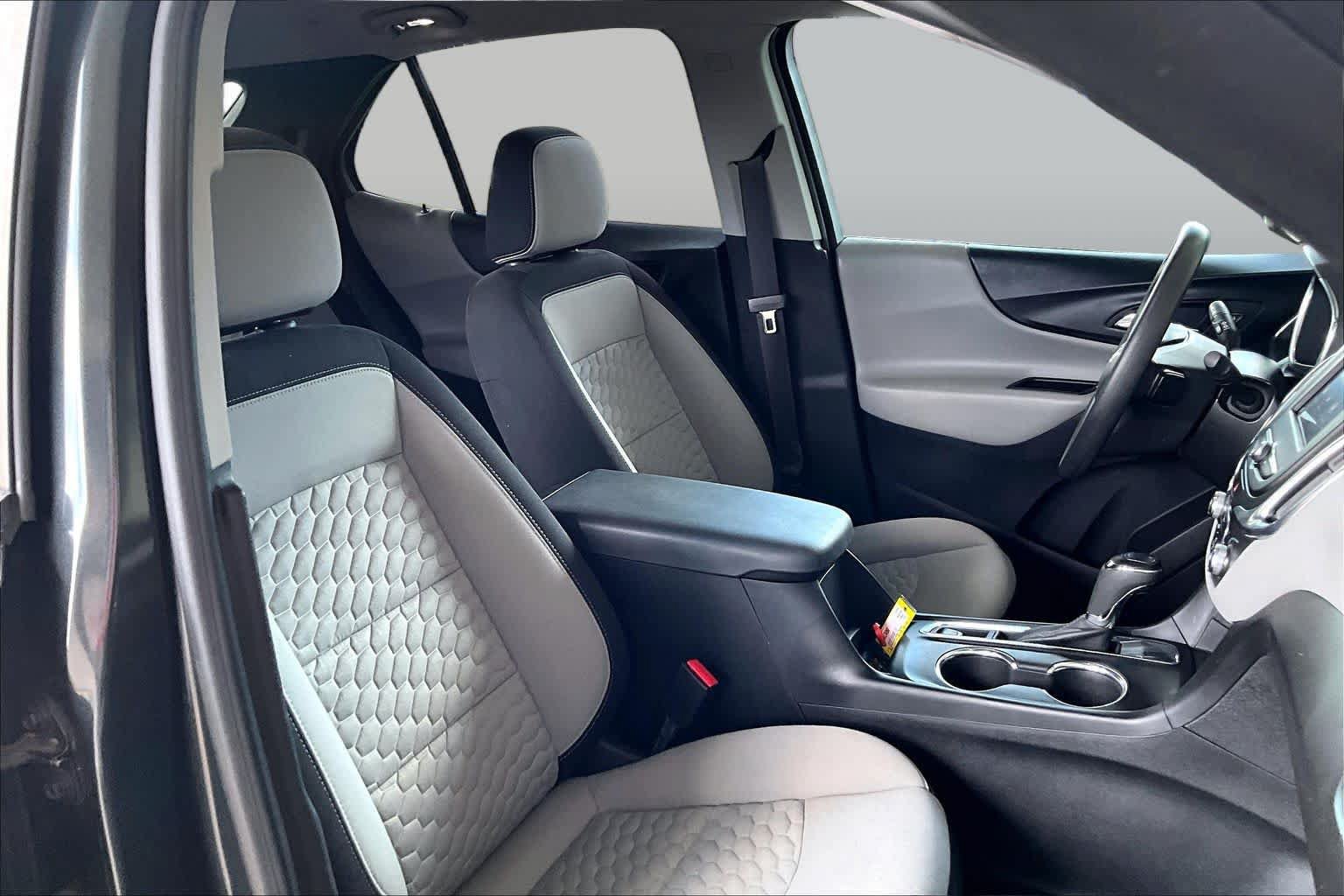 Used 2021 Chevrolet Equinox LS w/ LS Convenience Package FWD image 9