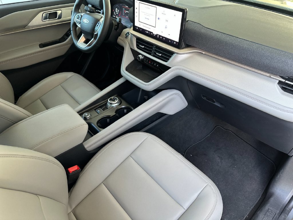 Certified 2026 Ford Explorer Active w/ Active Comfort Package RWD image 16