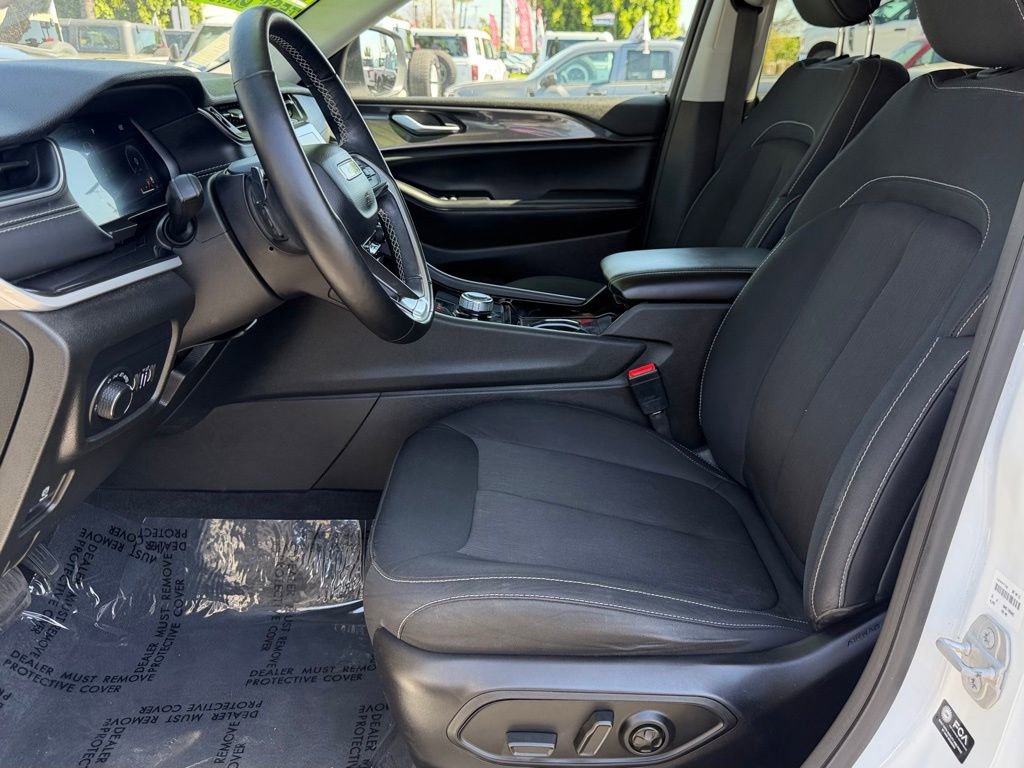 Used 2022 Jeep Grand Cherokee L Laredo w/ Luxury Tech Group I image 15