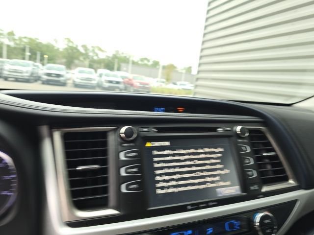 Used 2019 Toyota Highlander XLE image 11