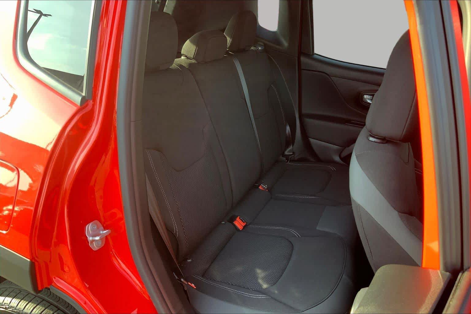 Used 2023 Jeep Renegade Latitude w/ Sun/Sound Group AWD/4WD image 19