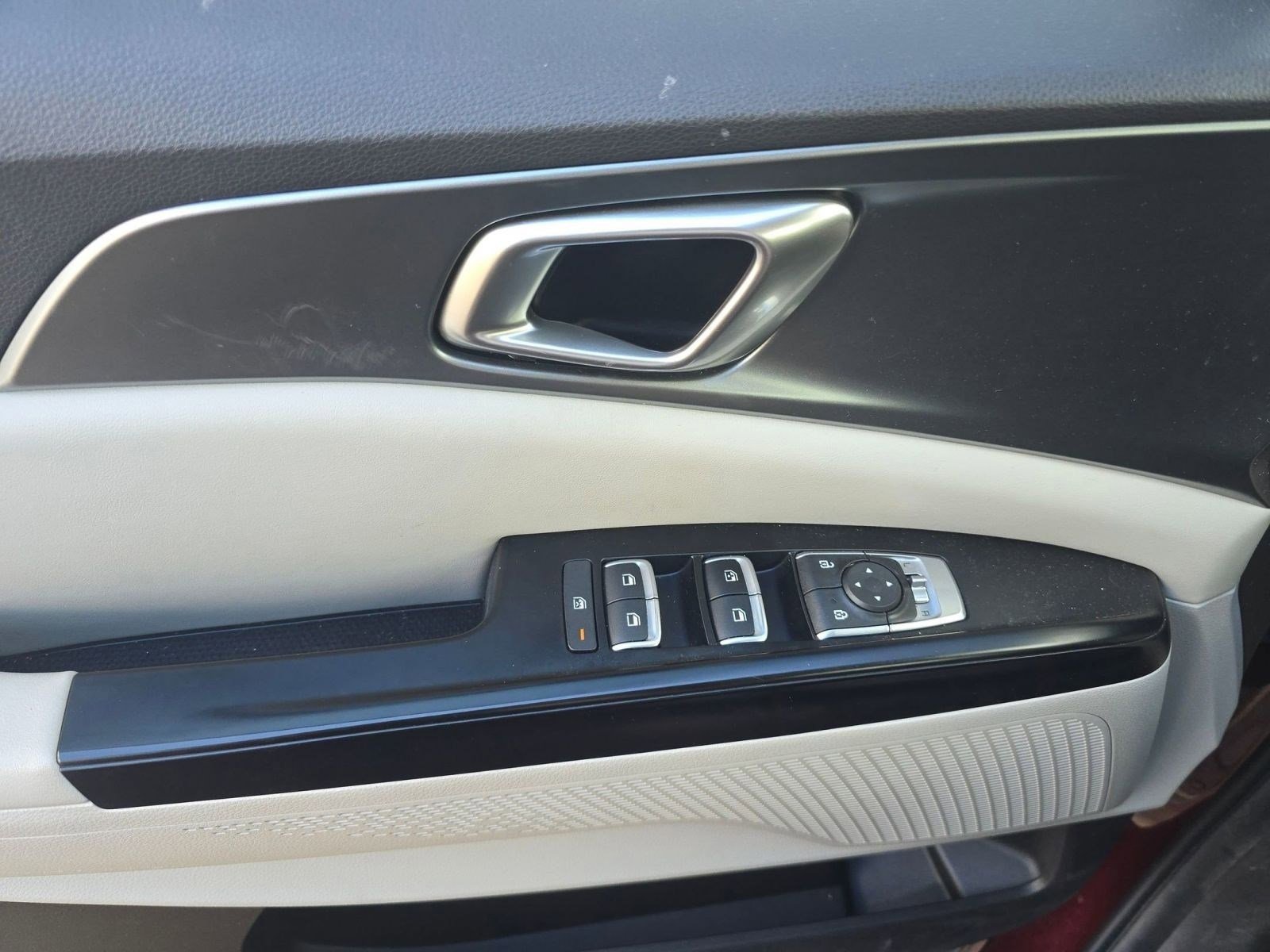 Used 2024 Kia Carnival LX image 21