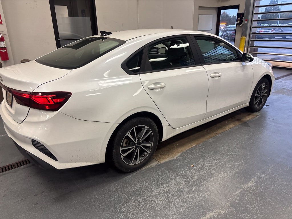 Used 2024 Kia Forte LXS w/ LXS Technology Package FWD image 8