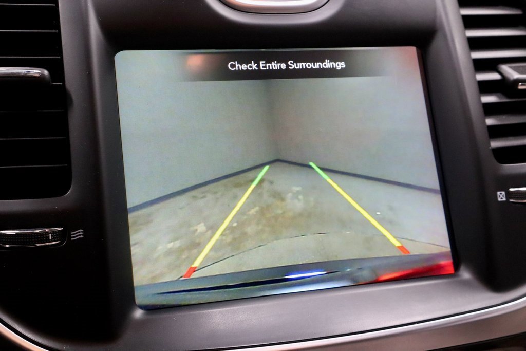 Used 2018 Chrysler 300 Touring L image 9