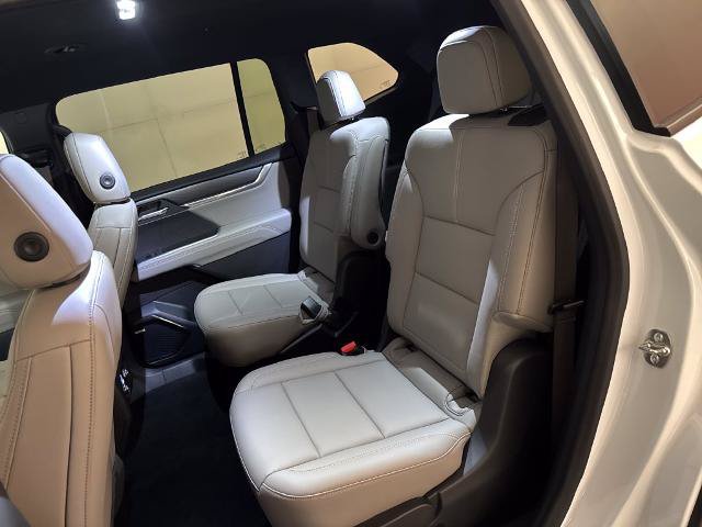 Used 2026 GMC Acadia Elevation w/ Elevation Premium Package FWD image 23