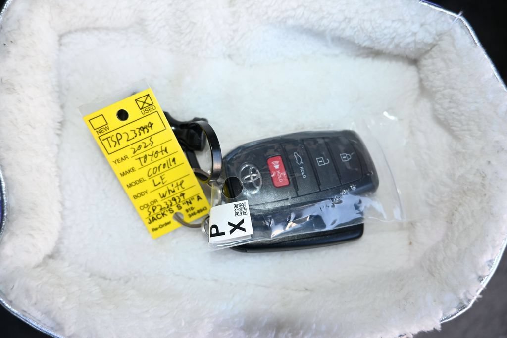 Used 2025 Toyota Corolla LE w/ LE Premium Package FWD image 21