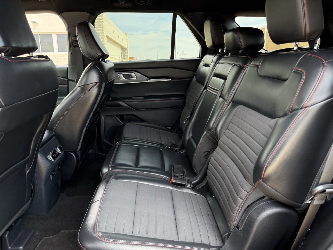 Certified 2025 Ford Explorer ST-Line RWD image 25