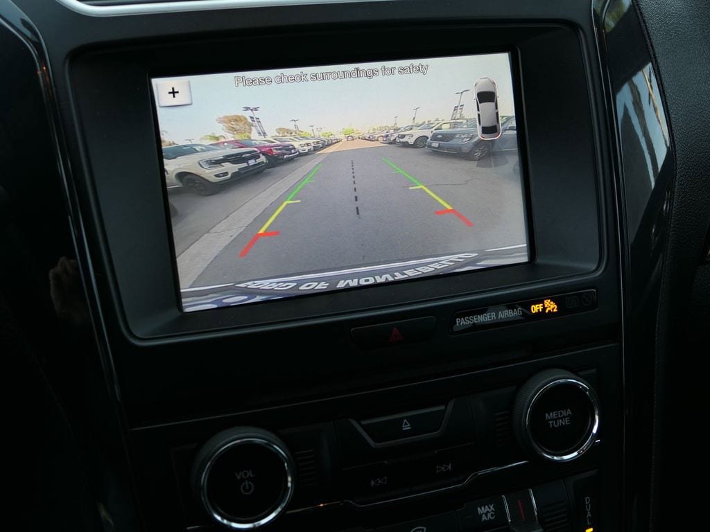 Certified 2018 Ford Explorer XLT w/ Equipment Group 201A FWD image 23
