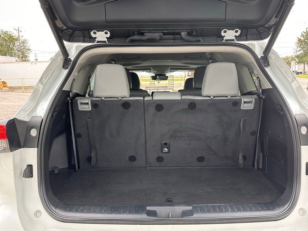 Used 2022 Toyota Highlander XLE AWD/4WD image 21