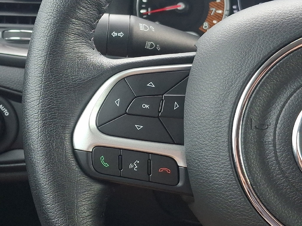 Used 2023 Jeep Renegade Latitude w/ Premium Group AWD/4WD image 20