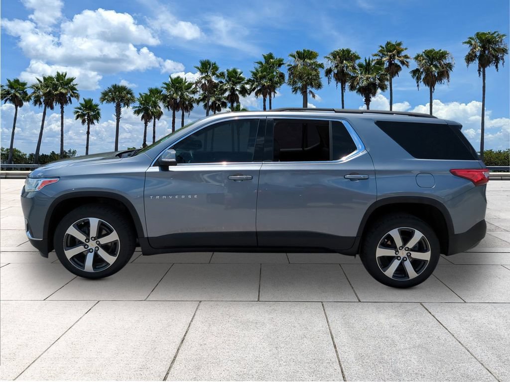 Used 2021 Chevrolet Traverse LT w/ LT Premium Package FWD image 4