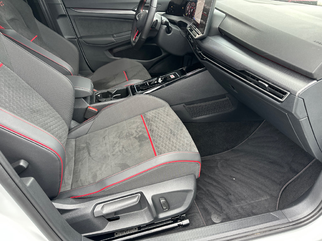 Used 2025 Volkswagen GTI SE FWD image 13