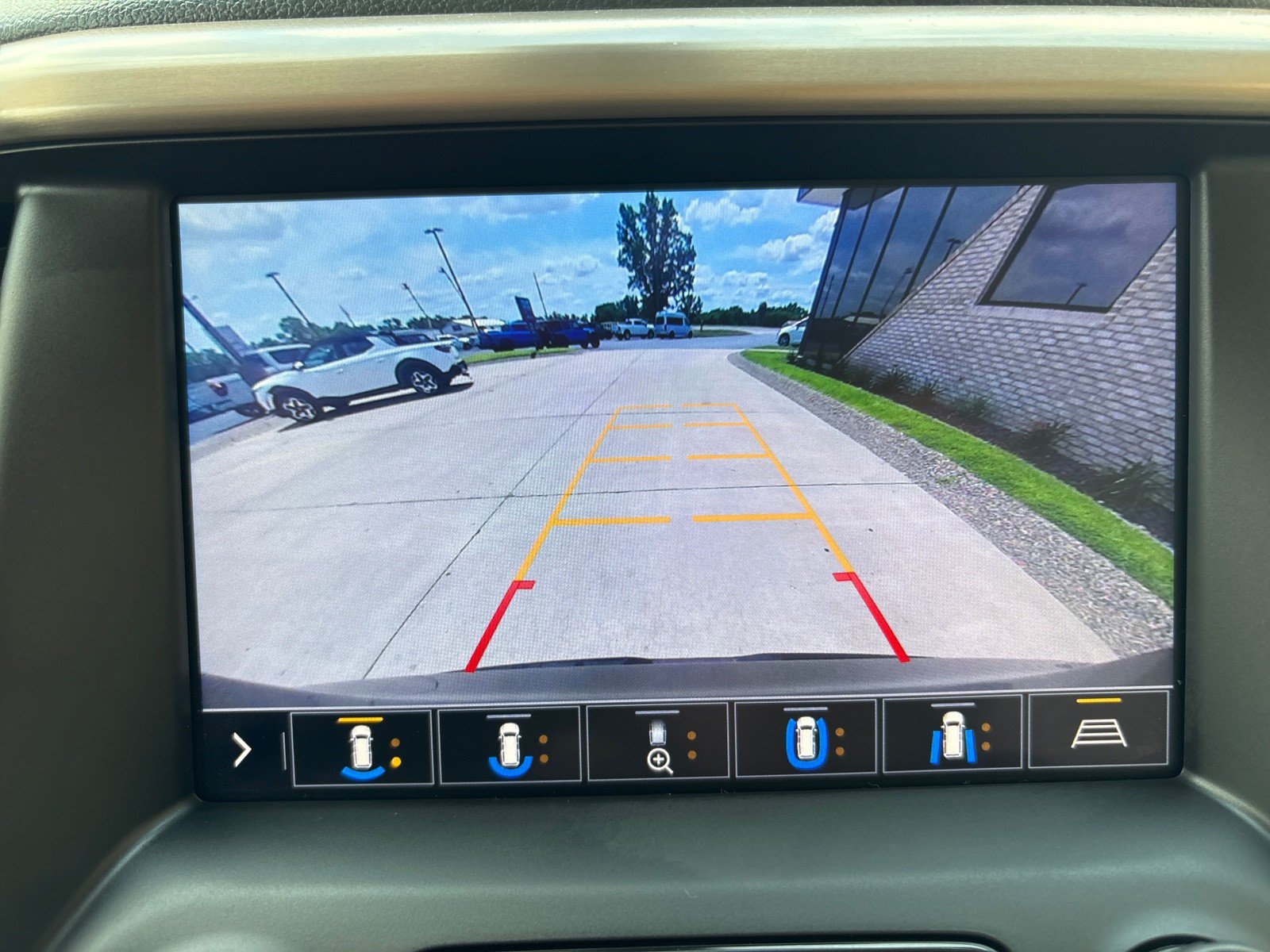 Used 2020 GMC Acadia Denali w/ Technology Package AWD/4WD image 24