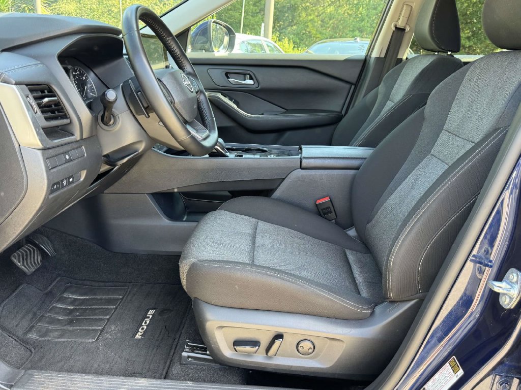 Used 2025 Nissan Rogue SV FWD image 21