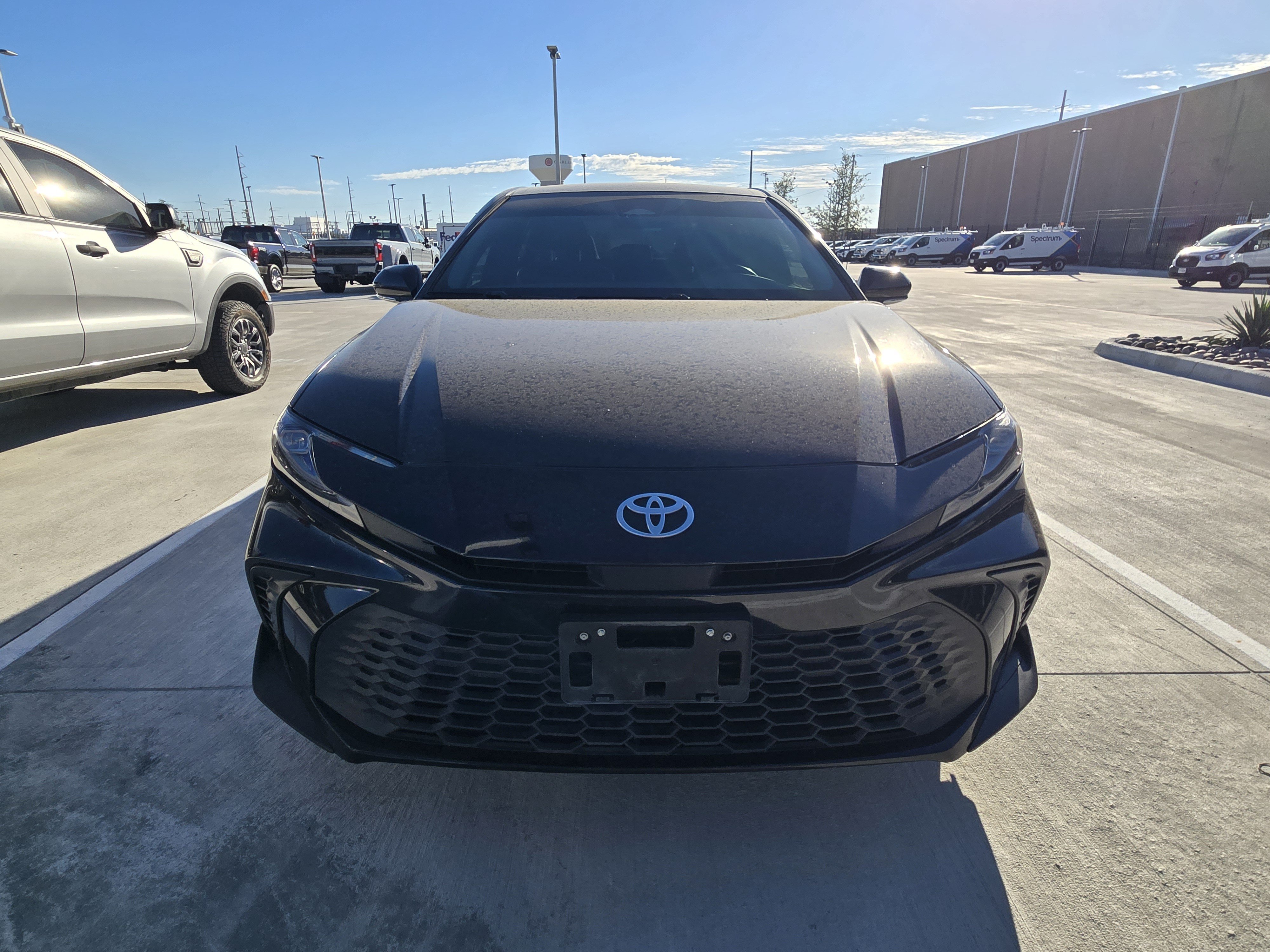 Used 2025 Toyota Camry SE FWD image 2