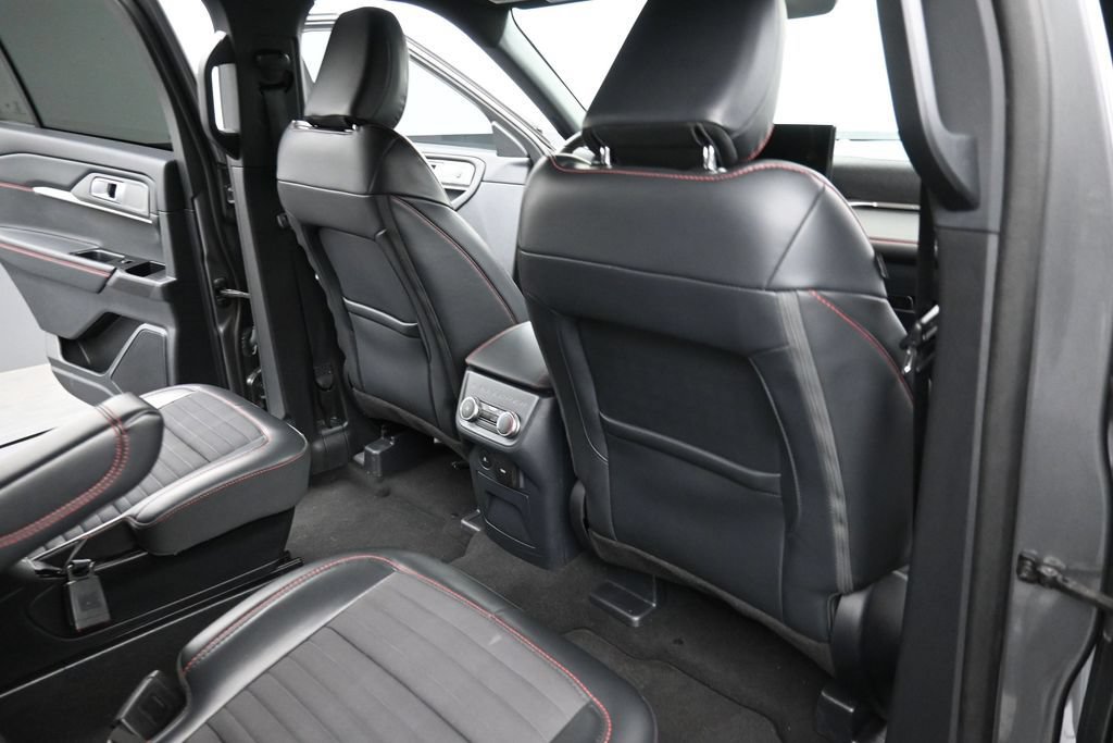 Certified 2025 Ford Explorer ST-Line AWD/4WD image 10