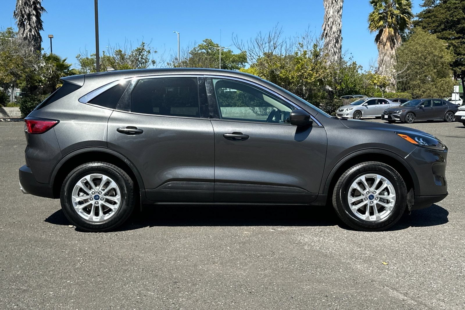 Certified 2020 Ford Escape SE AWD/4WD image 2