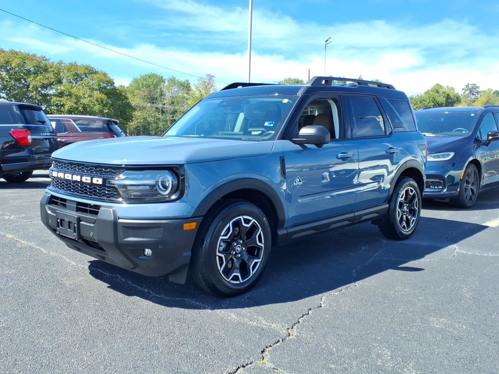 Certified 2025 Ford Bronco Sport Outer Banks w/ Outer Banks Tech Package+ AWD/4WD image 3