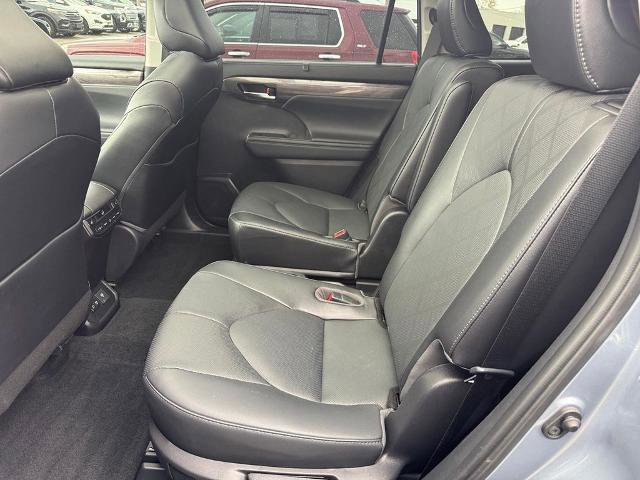 Used 2021 Toyota Highlander Platinum AWD/4WD image 10