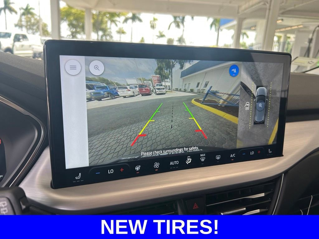 Certified 2024 Ford Escape SE w/ PHEV Premium Package image 14