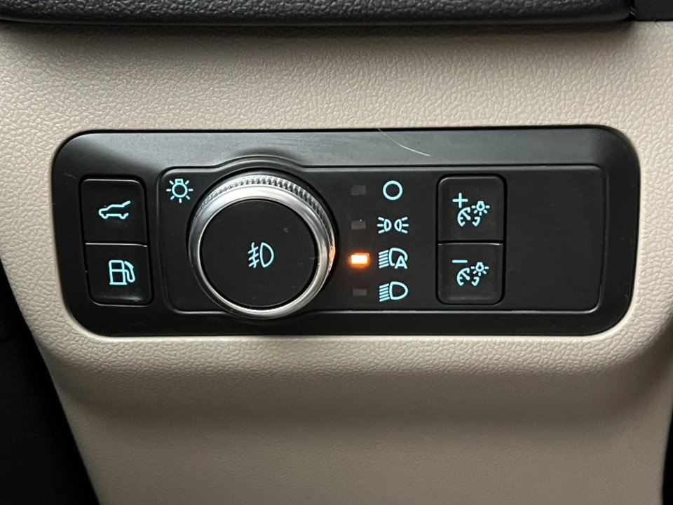 Certified 2021 Ford Escape SEL w/ Technology Package image 18