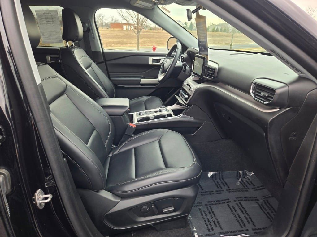 Certified 2023 Ford Explorer XLT w/ Equipment Group 202A image 6