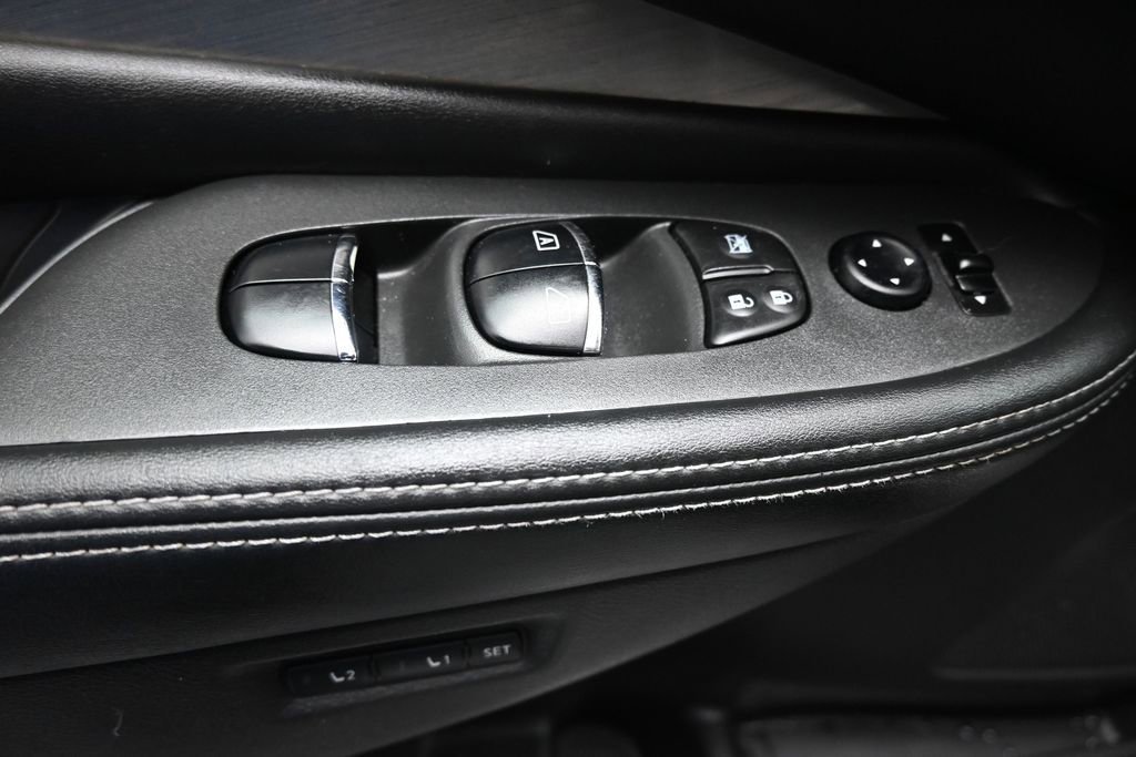 Used 2017 Nissan Murano Platinum w/ Platinum Technology Package FWD image 11