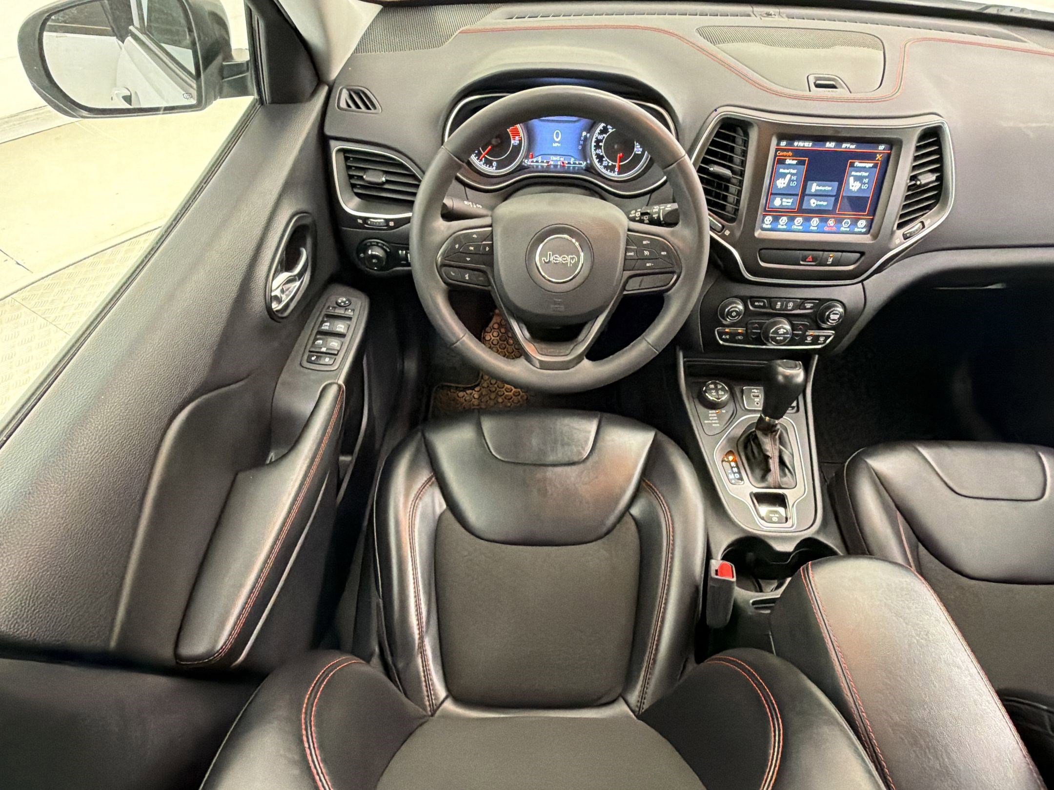 Used 2022 Jeep Cherokee Trailhawk image 25