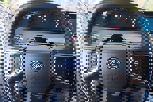 Certified 2025 Ford Expedition Platinum image 28