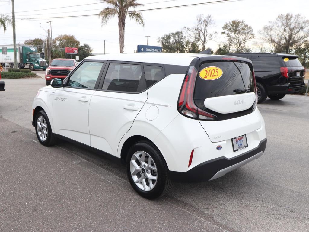 Used 2025 Kia Soul LX w/ LX Technology Package image 10