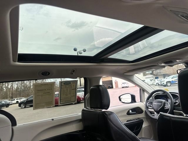 Used 2023 Chrysler Pacifica Limited image 22