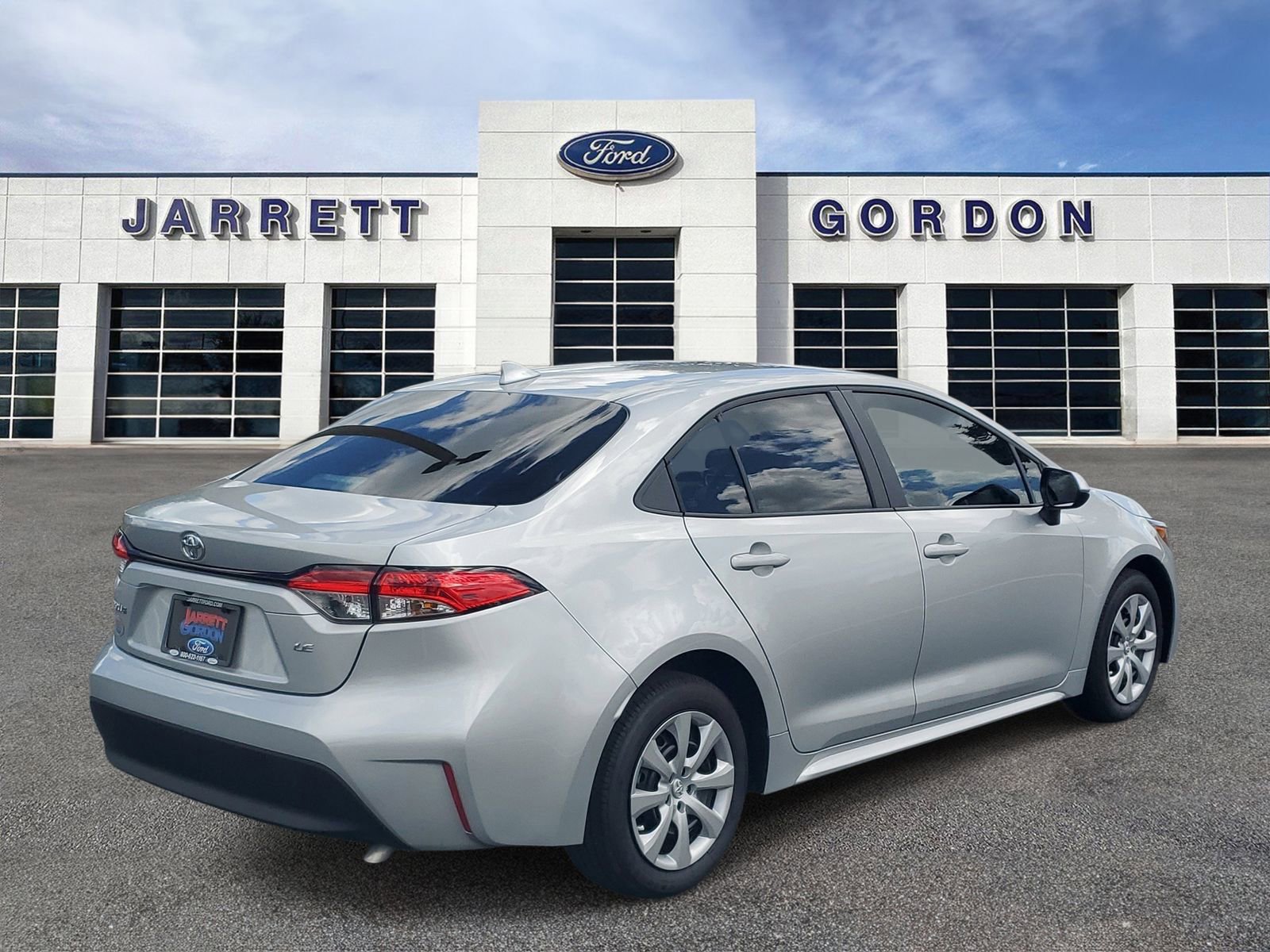 Used 2025 Toyota Corolla LE FWD image 4