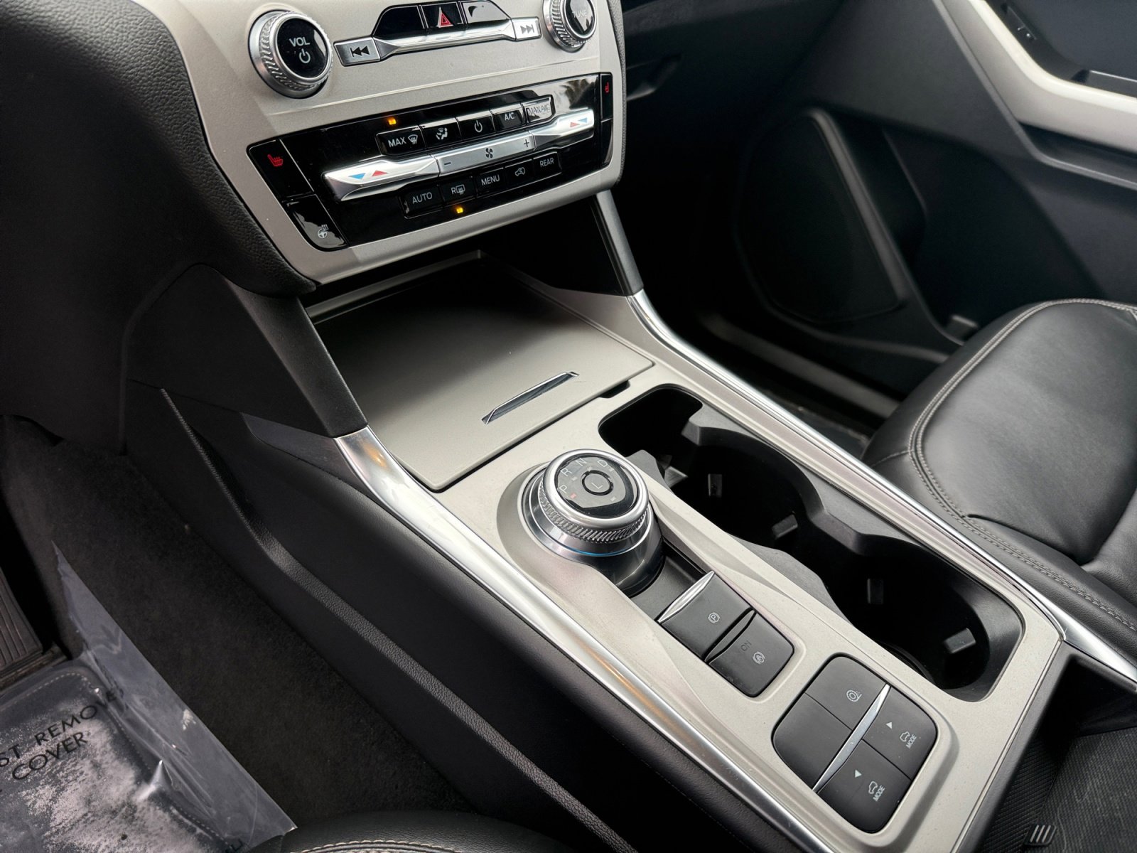 Certified 2022 Ford Explorer XLT w/ Equipment Group 202A image 13