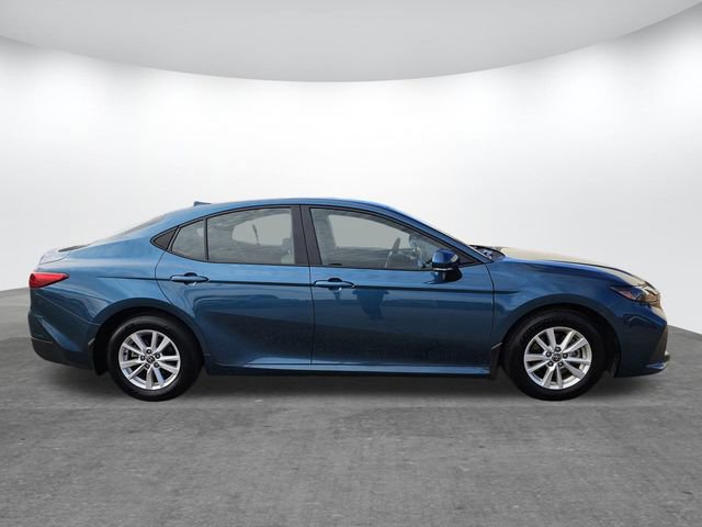 Used 2025 Toyota Camry LE image 5
