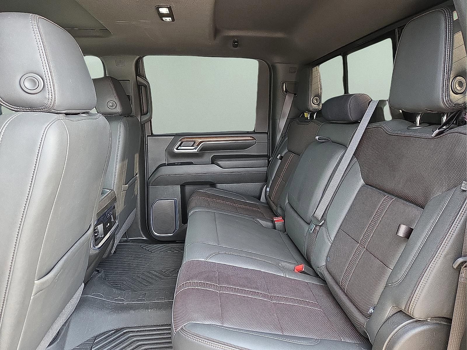 Used 2024 Chevrolet Silverado 2500 High Country w/ High Country Premium Package AWD/4WD image 10