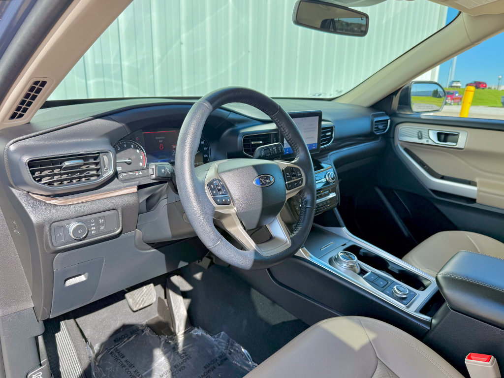 Certified 2021 Ford Explorer Limited w/ Equipment Group 301A AWD/4WD image 10