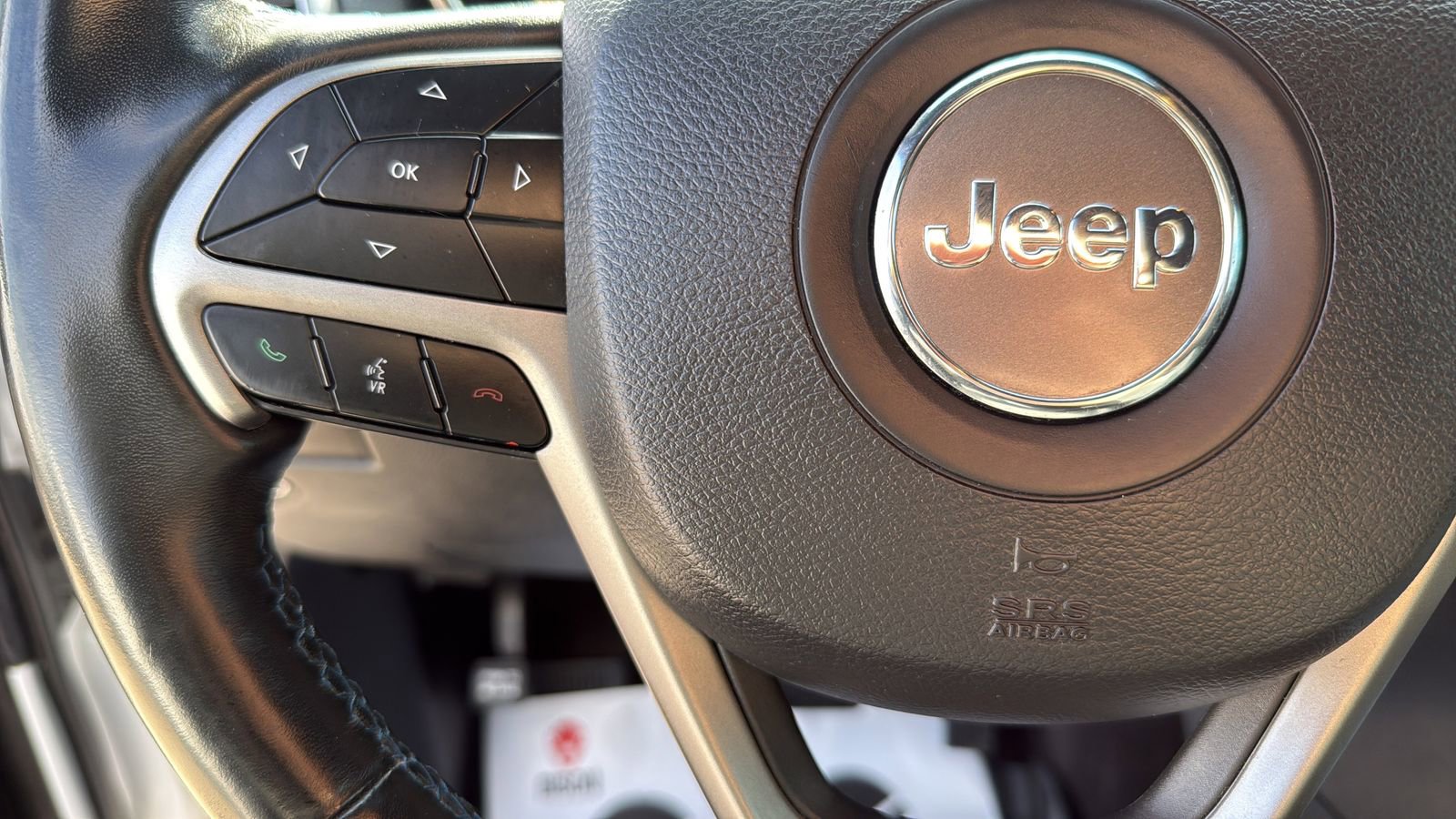 Used 2019 Jeep Grand Cherokee Laredo AWD/4WD image 16