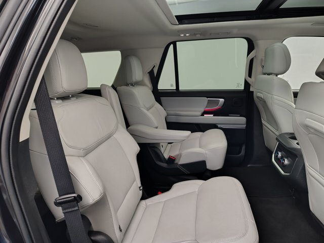 Certified 2025 Ford Expedition Platinum w/ Driver's Package AWD/4WD image 34