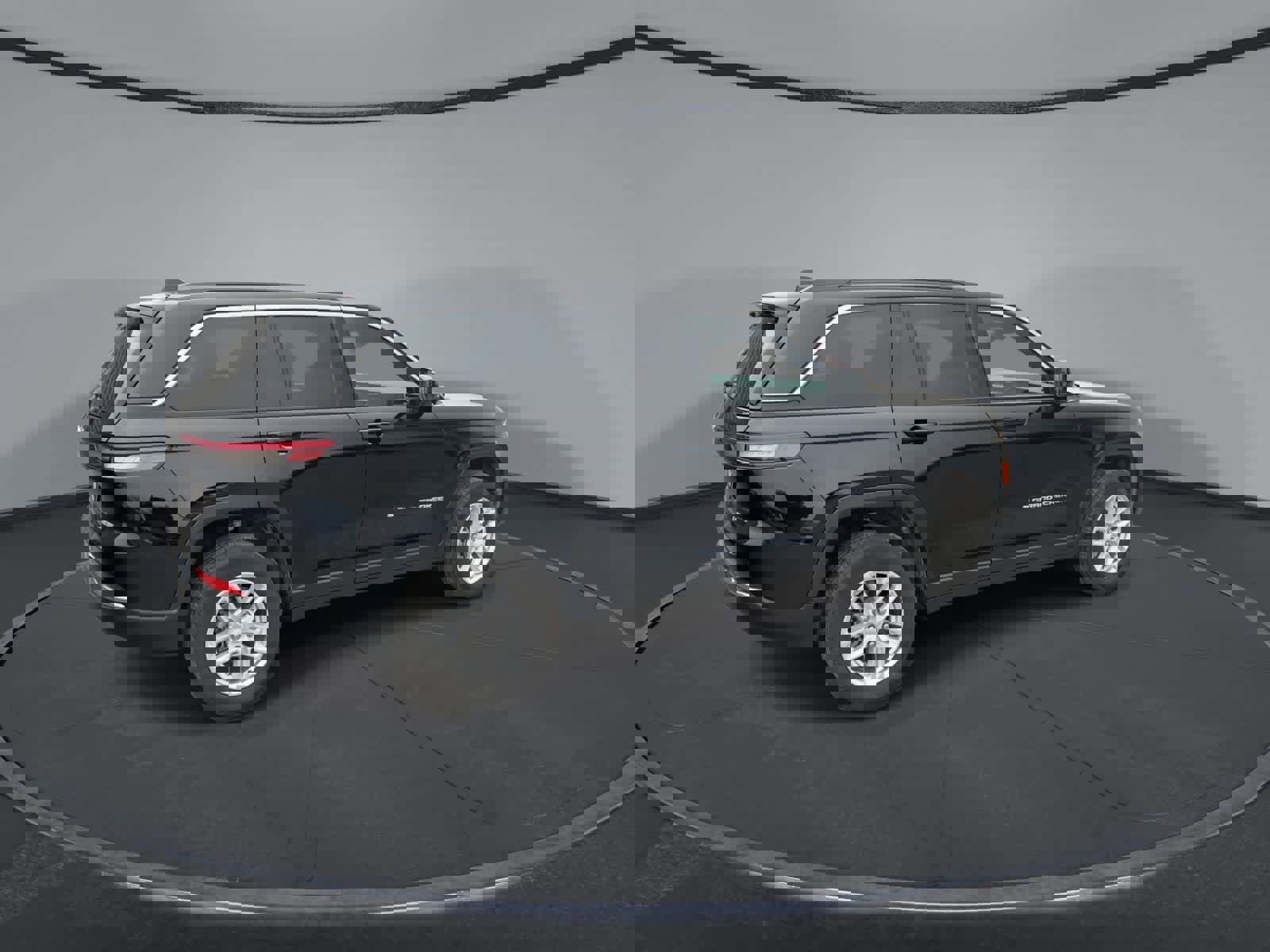 Used 2025 Jeep Grand Cherokee Laredo X image 4