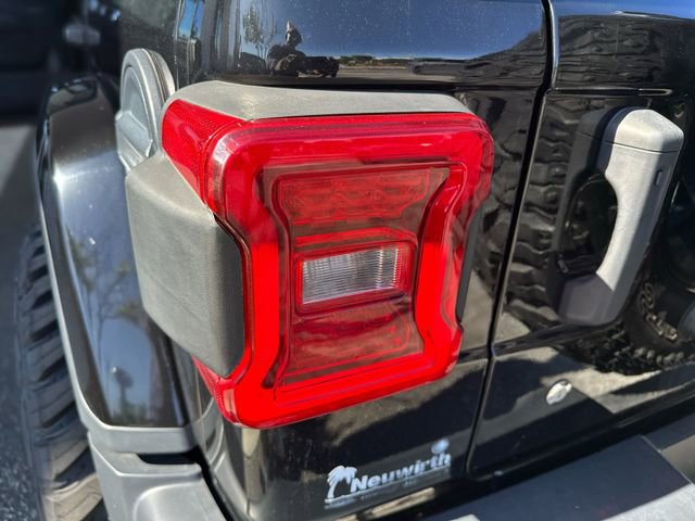 Used 2018 Jeep Wrangler Unlimited Sahara AWD/4WD image 26