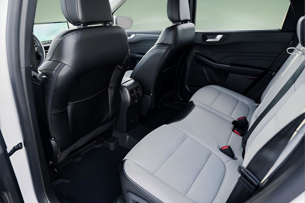 Certified 2024 Ford Escape SE FWD image 19