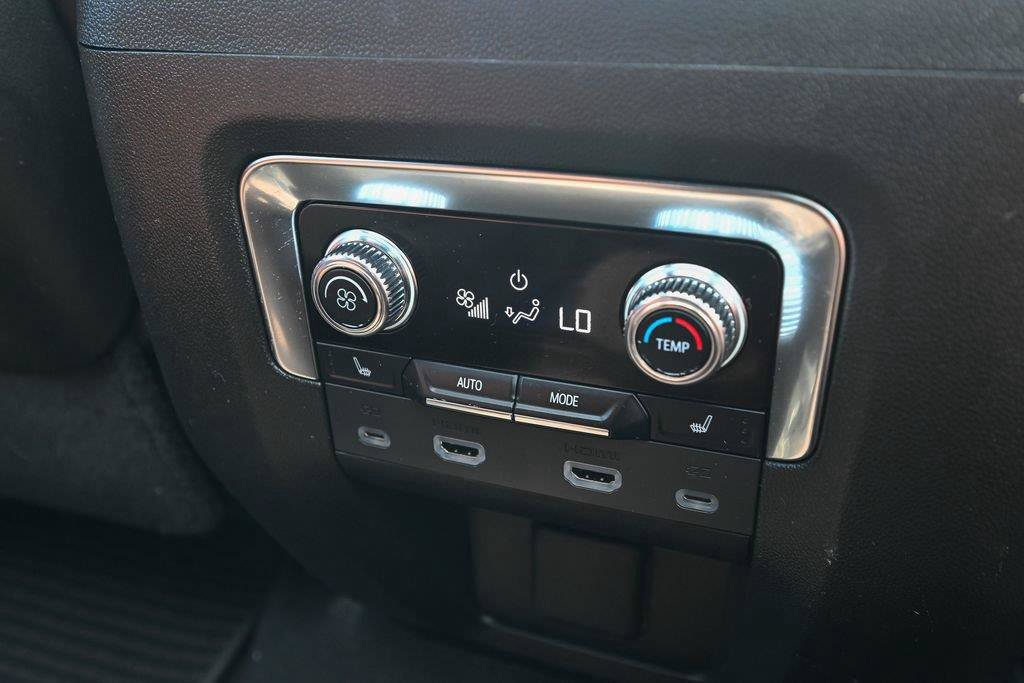 Used 2023 GMC Yukon XL Denali Ultimate AWD/4WD image 33