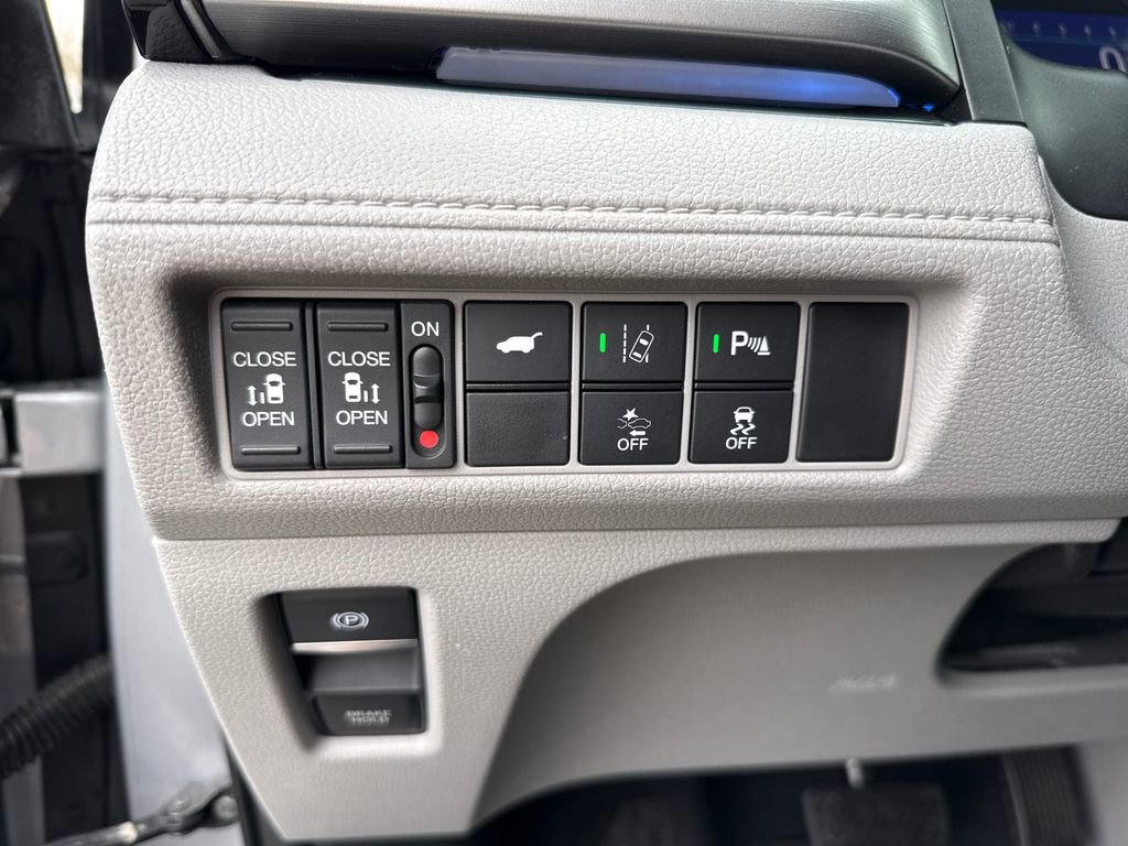 Used 2018 Honda Odyssey Elite image 13