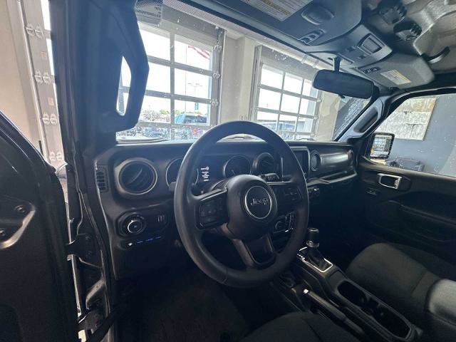 Used 2023 Jeep Wrangler Unlimited w/ Cold Weather Group AWD/4WD image 9