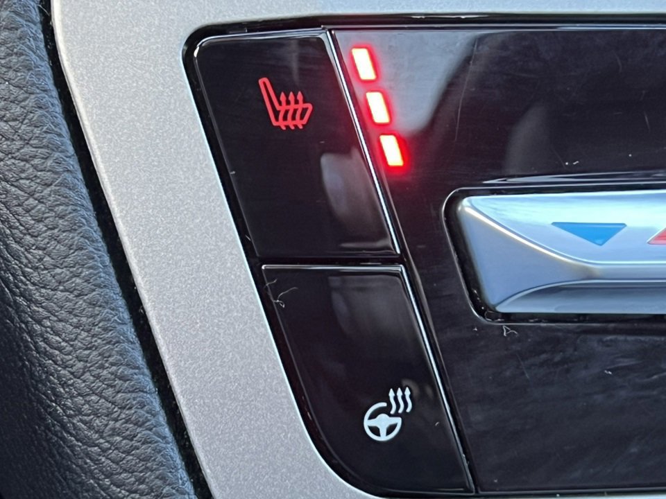 Certified 2022 Ford Explorer XLT w/ Equipment Group 202A image 33