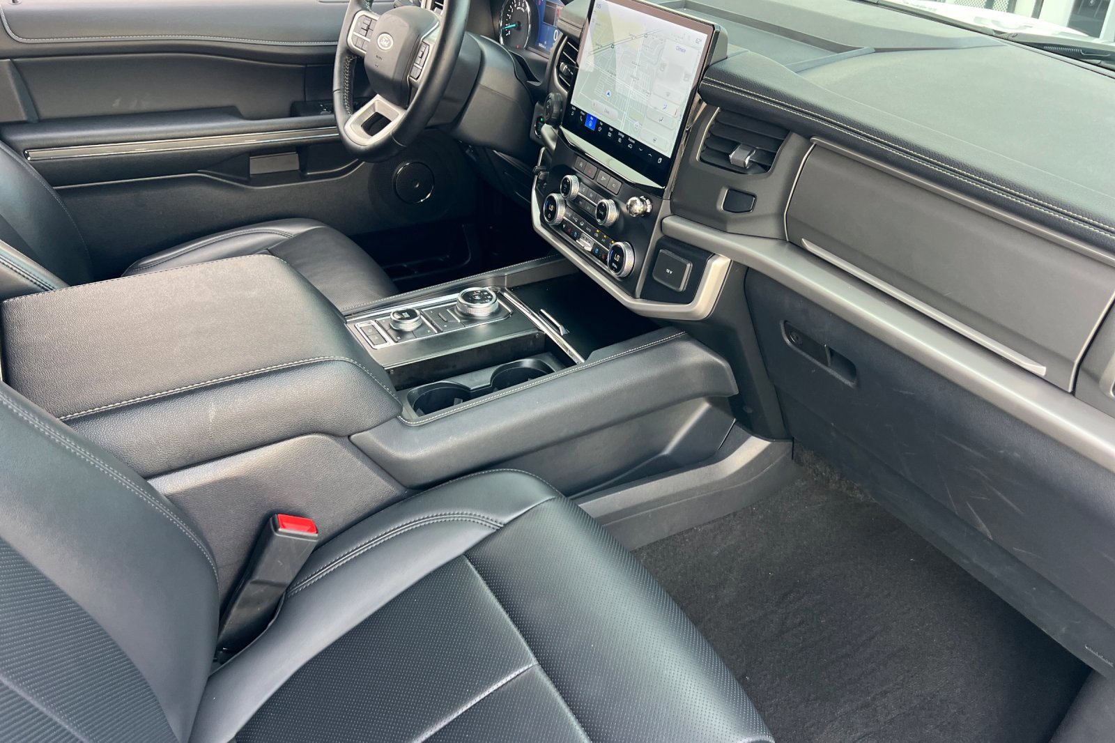 Certified 2024 Ford Expedition XLT image 18