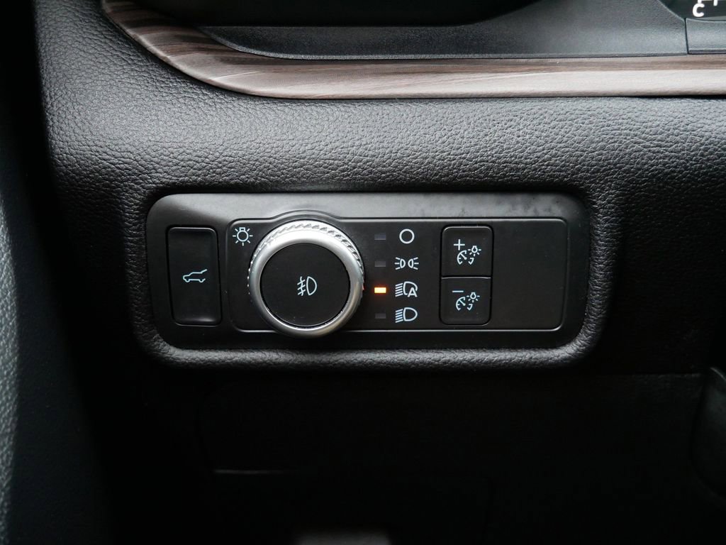 Certified 2021 Ford Explorer Limited w/ Equipment Group 301A image 18