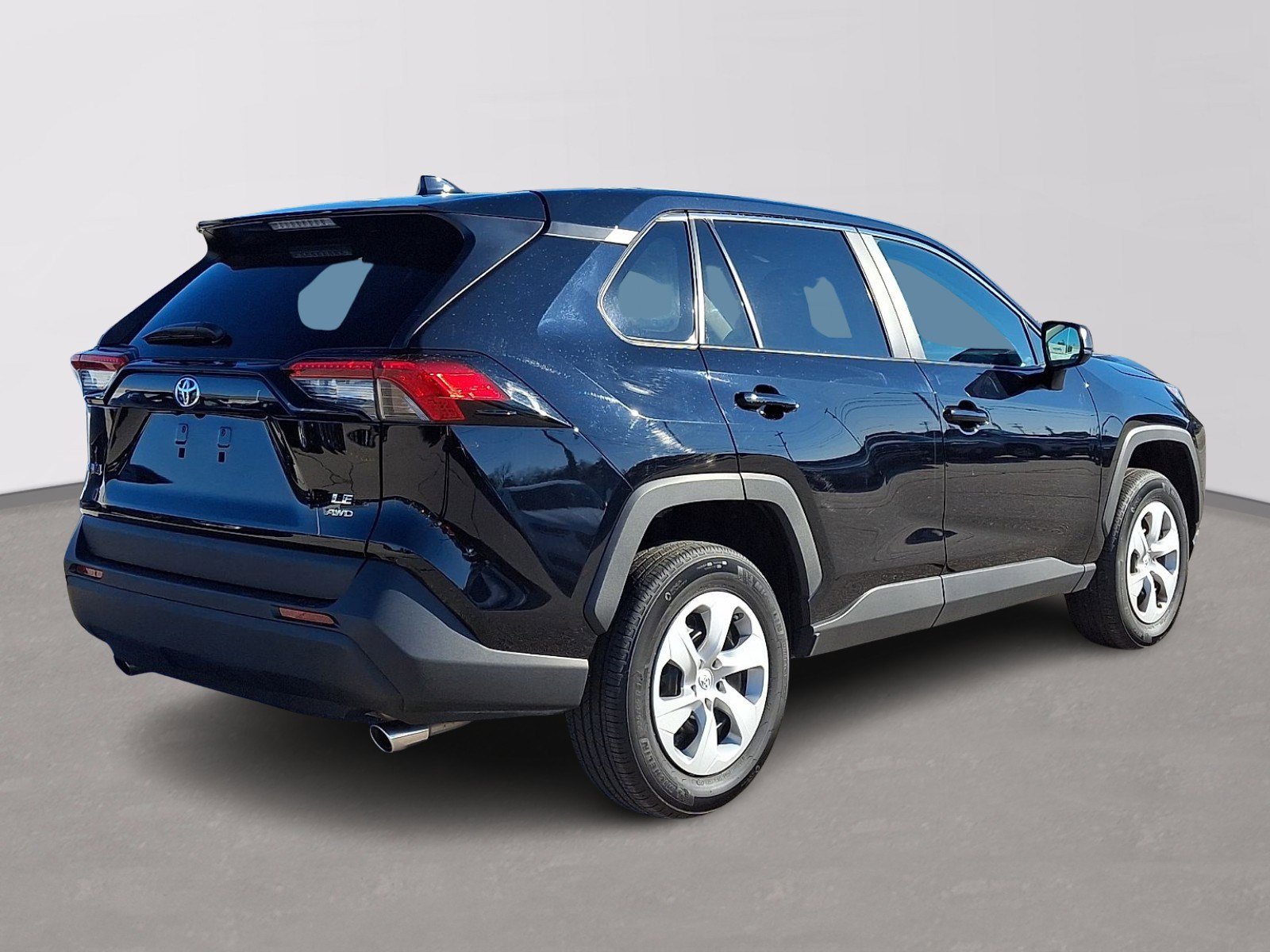 Used 2025 Toyota RAV4 LE image 6